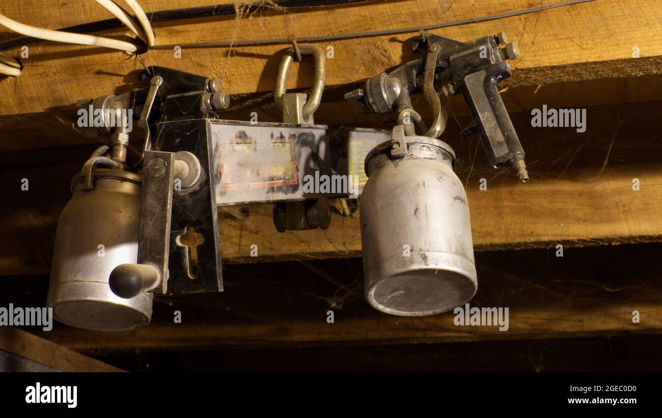 Deux anciens pistolets de peinture pneumatiques Banque D'Images