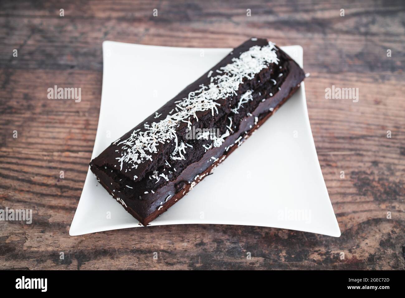 Genoise Au Chocolat Noir Vegan Gateau De Madere Avec Garniture A La Noix De Coco Recettes Alimentaires Saines A Base De Plantes Photo Stock Alamy