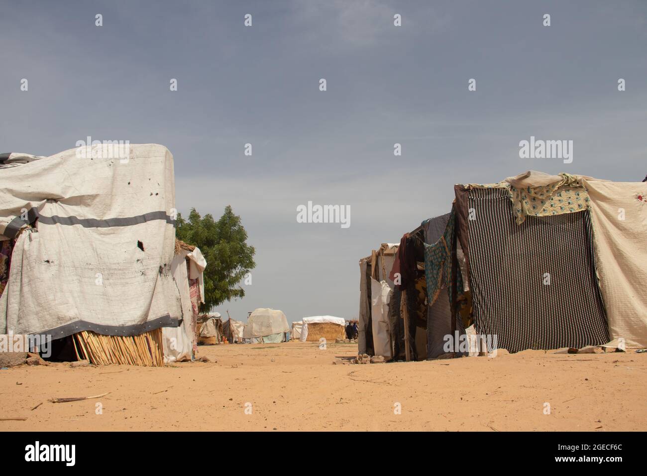 Camp de réfugiés en Afrique, région sub-saharienne. Personnes déplacées vivant dans de très mauvaises conditions Banque D'Images