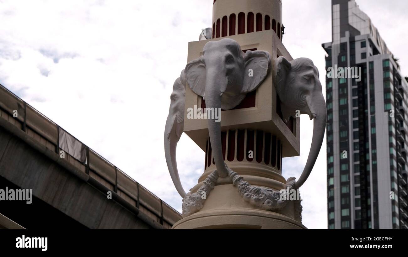 Elephant's Head Bridge Chaloem la 56 Bridge aka Hua Chang Bridge route Phayathai sites anciens Bangkok Thaïlande sites anciens enregistrés à Bangkok Banque D'Images