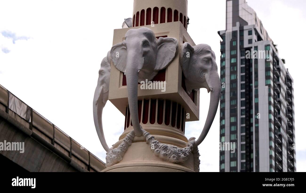 Elephant's Head Bridge Chaloem la 56 Bridge aka Hua Chang Bridge route Phayathai sites anciens Bangkok Thaïlande sites anciens enregistrés à Bangkok Banque D'Images