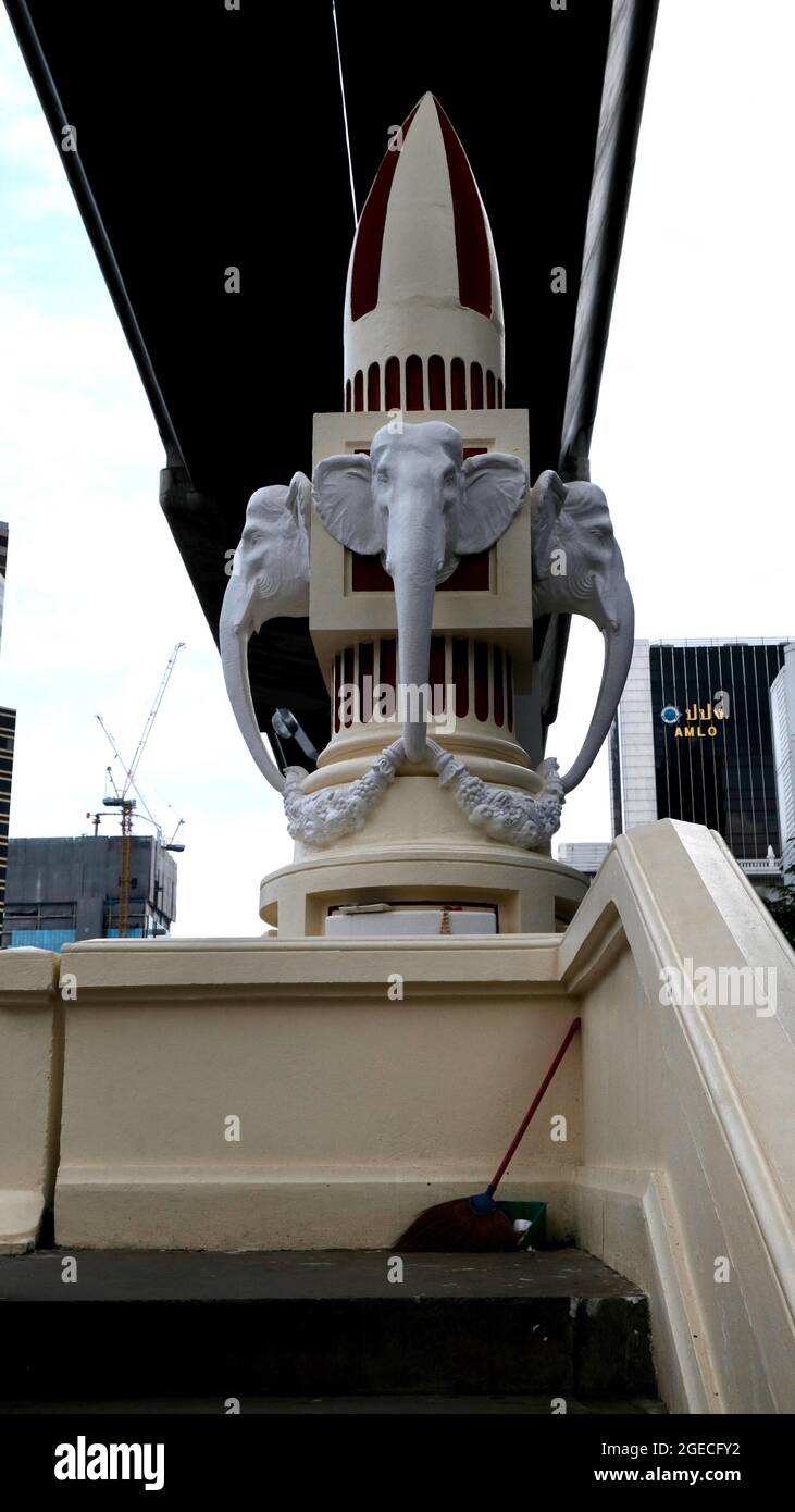 Elephant's Head Bridge Chaloem la 56 Bridge aka Hua Chang Bridge route Phayathai sites anciens Bangkok Thaïlande sites anciens enregistrés à Bangkok Banque D'Images