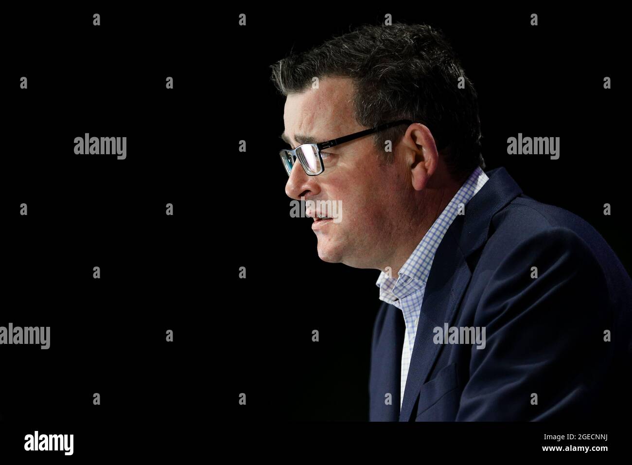 Melbourne, Australie, 2 août 2020. Le premier ministre victorien Daniel Andrews s'adresse aux médias lors d'une conférence de presse à Melbourne, en Australie. Le premier ministre de l'État de Victoria, Daniel Andrews, a annoncé une « période de catastrophe » et des restrictions accrues pour Victoria. Le premier ministre a annoncé que 671 nouveaux cas de COVID ont été détectés, que 73 étaient liés à des éclosions, que 598 étaient en cours d'enquête et que sept personnes sont mortes pendant la nuit. Les restrictions de l'État 3 seront réintroduites dans la région de Victoria. Un couvre-feu de 20:00 à 5:00 sera introduit dès aujourd'hui. (Photo de Dave Hewitt/Speed Media) Credit: Dave Hewitt/Speed Media/Alamy Liv Banque D'Images