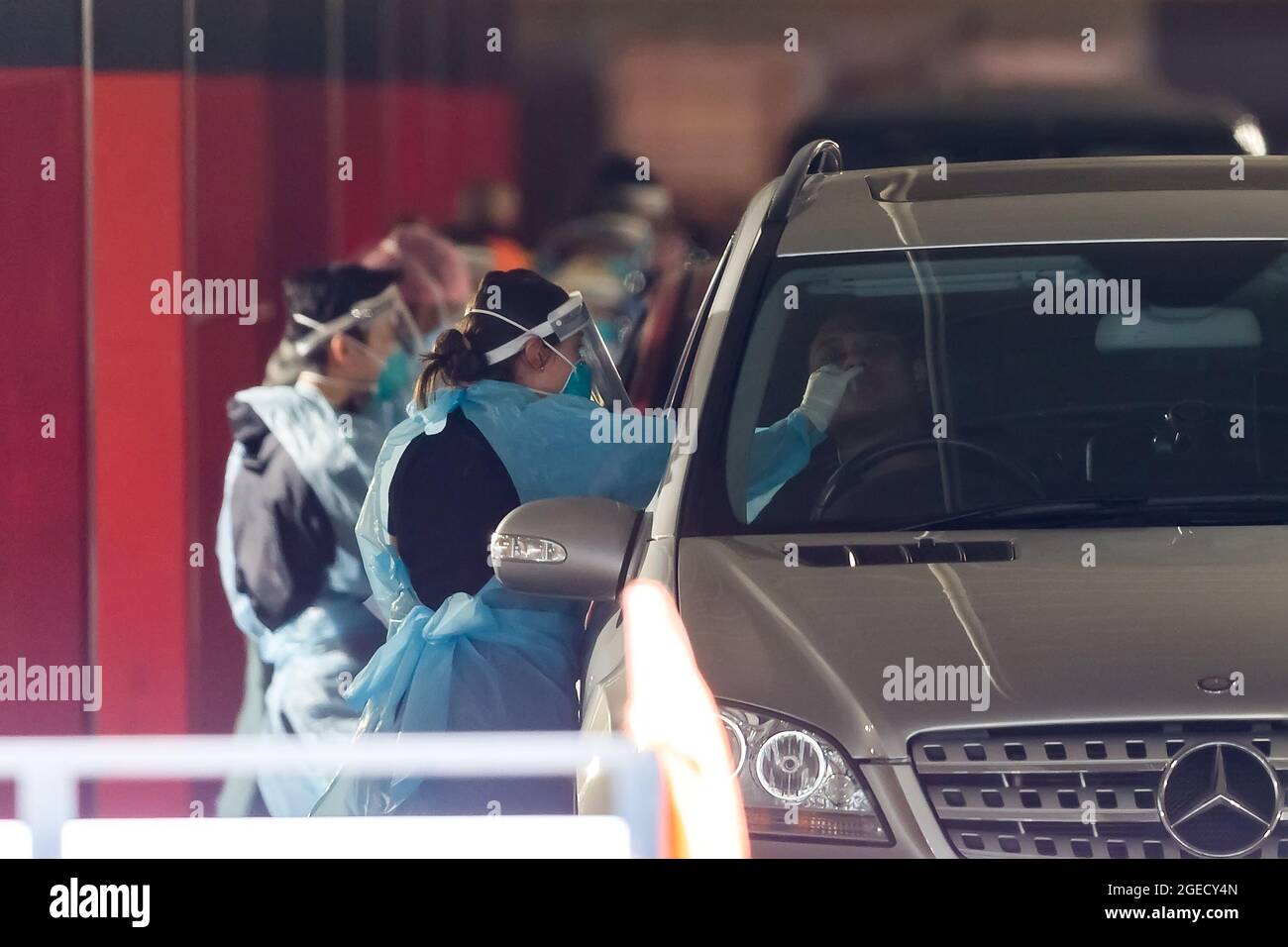 Melbourne, Australie, 25 octobre 2020. Les habitants de la région se retrouvent dans leurs centaines pour se faire tester à Preston, les restrictions devant se poursuivre pendant la période COVID-19 à Melbourne, en Australie. Melbourne a été prise en otage par un Premier ministre peu disposé à s'ouvrir. Après avoir promis aujourd'hui aux entreprises et aux Melbournos de faire des annonces « significatives » sur l'assouplissement des restrictions, le Premier ministre Daniel Andrews a une fois de plus fait marche arrière sur ses engagements et a retardé la réouverture de Melbourne. Cela se produit lorsque la grappe du métro du Nord continue de croître. (Photo de Dave Hewitt/Speed Media) crédit : Dave Hewitt/Speed Media/Alamy Live Banque D'Images Melbourne, Australie, 25 octobre 2020. Les habitants de la région se retrouvent dans leurs centaines pour se faire tester à Preston, les restrictions devant se poursuivre pendant la période COVID-19 à Melbourne, en Australie. Melbourne a été prise en otage par un Premier ministre peu disposé à s'ouvrir. Après avoir promis aujourd'hui aux entreprises et aux Melbournos de faire des annonces « significatives » sur l'assouplissement des restrictions, le Premier ministre Daniel Andrews a une fois de plus fait marche arrière sur ses engagements et a retardé la réouverture de Melbourne. Cela se produit lorsque la grappe du métro du Nord continue de croître. (Photo de Dave Hewitt/Speed Media) crédit : Dave Hewitt/Speed Media/Alamy Live Banque D'Images