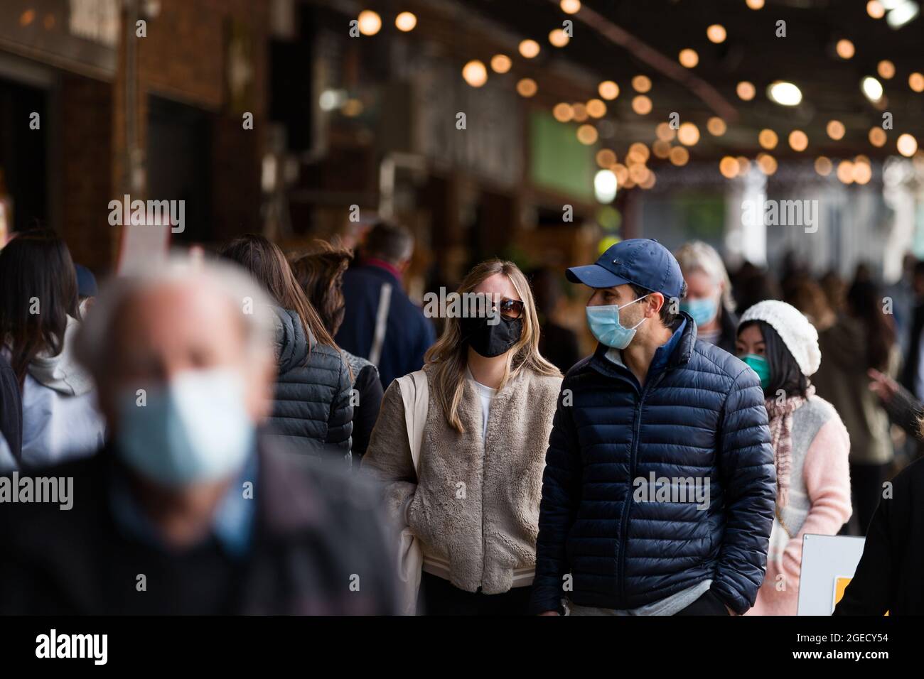 Melbourne, Australie, 25 octobre 2020. Vue sur un marché du Sud de Melbourne pendant la COVID-19 à Melbourne, en Australie. Melbourne a été prise en otage par un Premier ministre peu disposé à s'ouvrir. Après avoir promis aujourd'hui aux entreprises et aux Melbournos de faire des annonces « significatives » sur l'assouplissement des restrictions, le Premier ministre Daniel Andrews a une fois de plus fait marche arrière sur ses engagements et a retardé la réouverture de Melbourne. Cela se produit lorsque la grappe du métro du Nord continue de croître. (Photo de Dave Hewitt/Speed Media) crédit : Dave Hewitt/Speed Media/Alamy Live News Banque D'Images Melbourne, Australie, 25 octobre 2020. Vue sur un marché du Sud de Melbourne pendant la COVID-19 à Melbourne, en Australie. Melbourne a été prise en otage par un Premier ministre peu disposé à s'ouvrir. Après avoir promis aujourd'hui aux entreprises et aux Melbournos de faire des annonces « significatives » sur l'assouplissement des restrictions, le Premier ministre Daniel Andrews a une fois de plus fait marche arrière sur ses engagements et a retardé la réouverture de Melbourne. Cela se produit lorsque la grappe du métro du Nord continue de croître. (Photo de Dave Hewitt/Speed Media) crédit : Dave Hewitt/Speed Media/Alamy Live News Banque D'Images