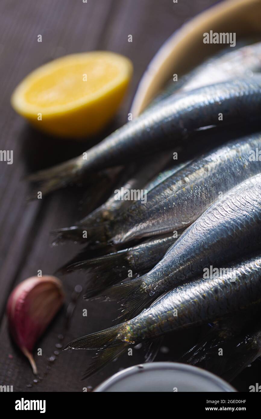 Les sardines ou pilchard européen sont largement utilisés dans les cuisines de la Grèce, de l'Espagne et de l'Italie Banque D'Images