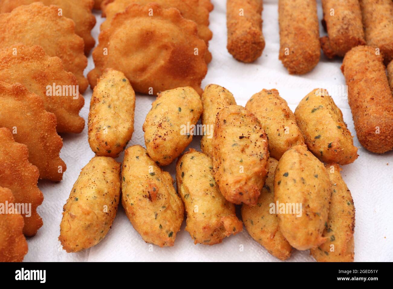 Cuisine Portugaise Petit Dejeuner Ou Dejeuner Patisserie Bolinho De Bacalhau Gateau Frit De Morue Aussi Connu Sous Le Nom De Pasteis De Bacalhau Photo Stock Alamy