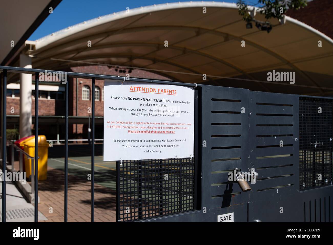 Parramatta, Australie, 17 août 2020. Une vue générale de notre Dame de Mercy College à Parramatta qui a été fermée en raison de six étudiants qui ont été testés positifs au coronavirus. La Nouvelle-Galles du Sud a enregistré sept nouveaux cas de COVID-19 au cours des dernières 24 heures, dont six cas d'acquisition locale et un cas de quarantaine à l'hôtel. Crédit : Steven Markham/Speed Media/Alay Live News Banque D'Images