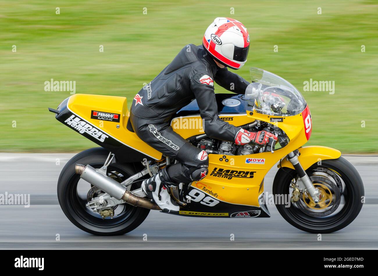 1984 Yamaha Harris F1 1297cc Motorcycle course en haut de la piste de montée de colline à l'événement de course automobile du Goodwood Festival of Speed 2014. Banque D'Images