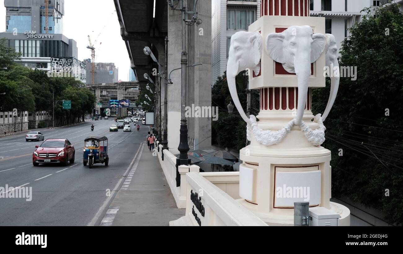 Elephant's Head Bridge Chaloem la 56 Bridge aka Hua Chang Bridge route Phayathai sites anciens Bangkok Thaïlande sites anciens enregistrés à Bangkok Banque D'Images