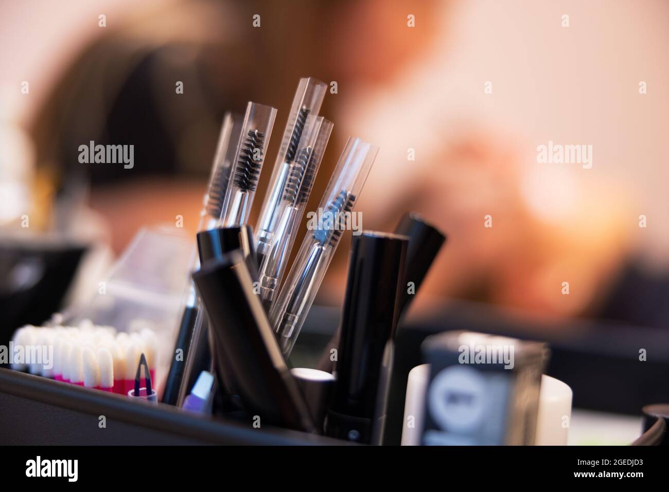Gros plan de divers produits d'extension et de maquillage pour les yeux Banque D'Images