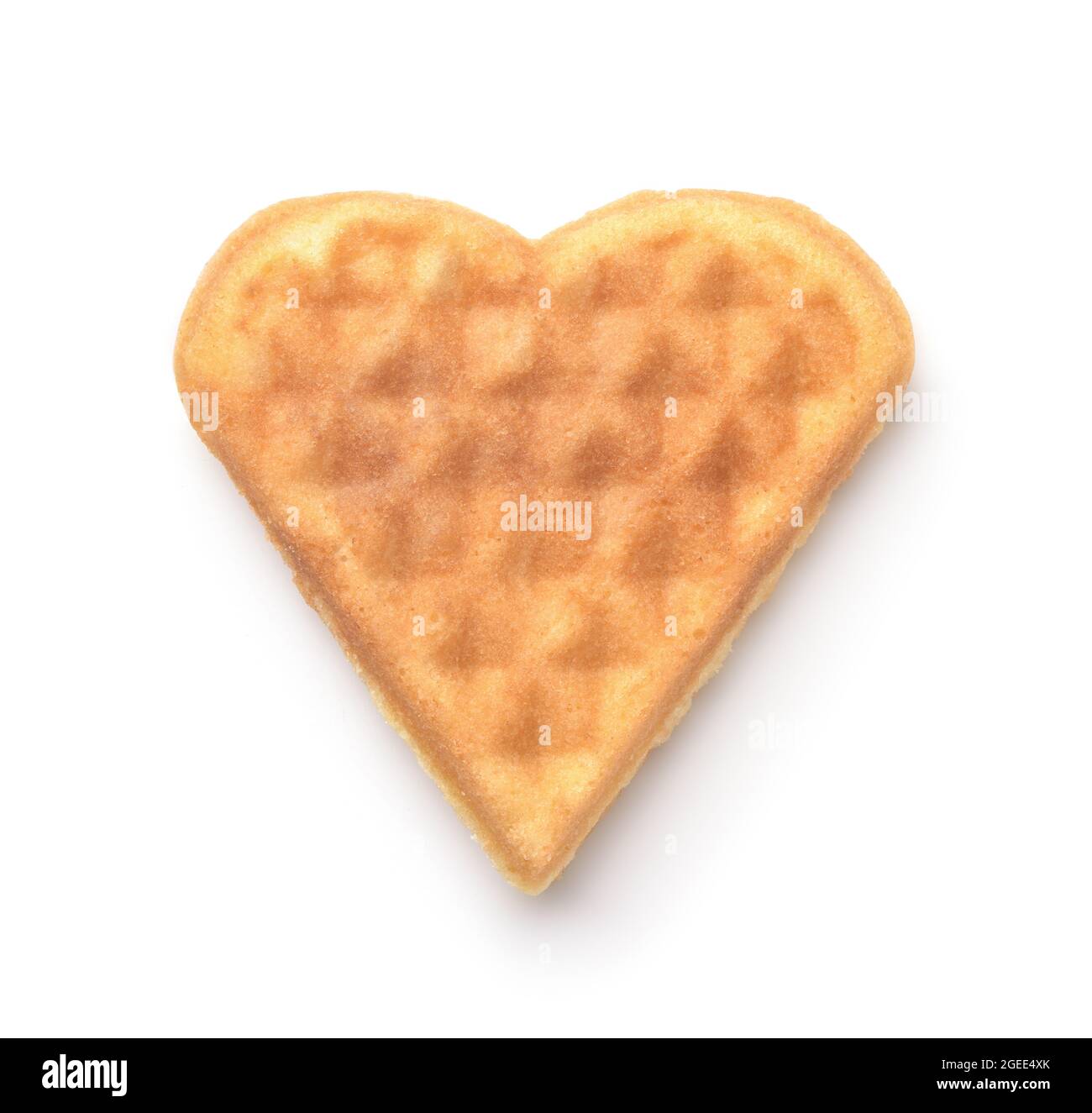 Vue de face d'une gaufre en forme de cœur maison isolée sur du blanc Banque D'Images