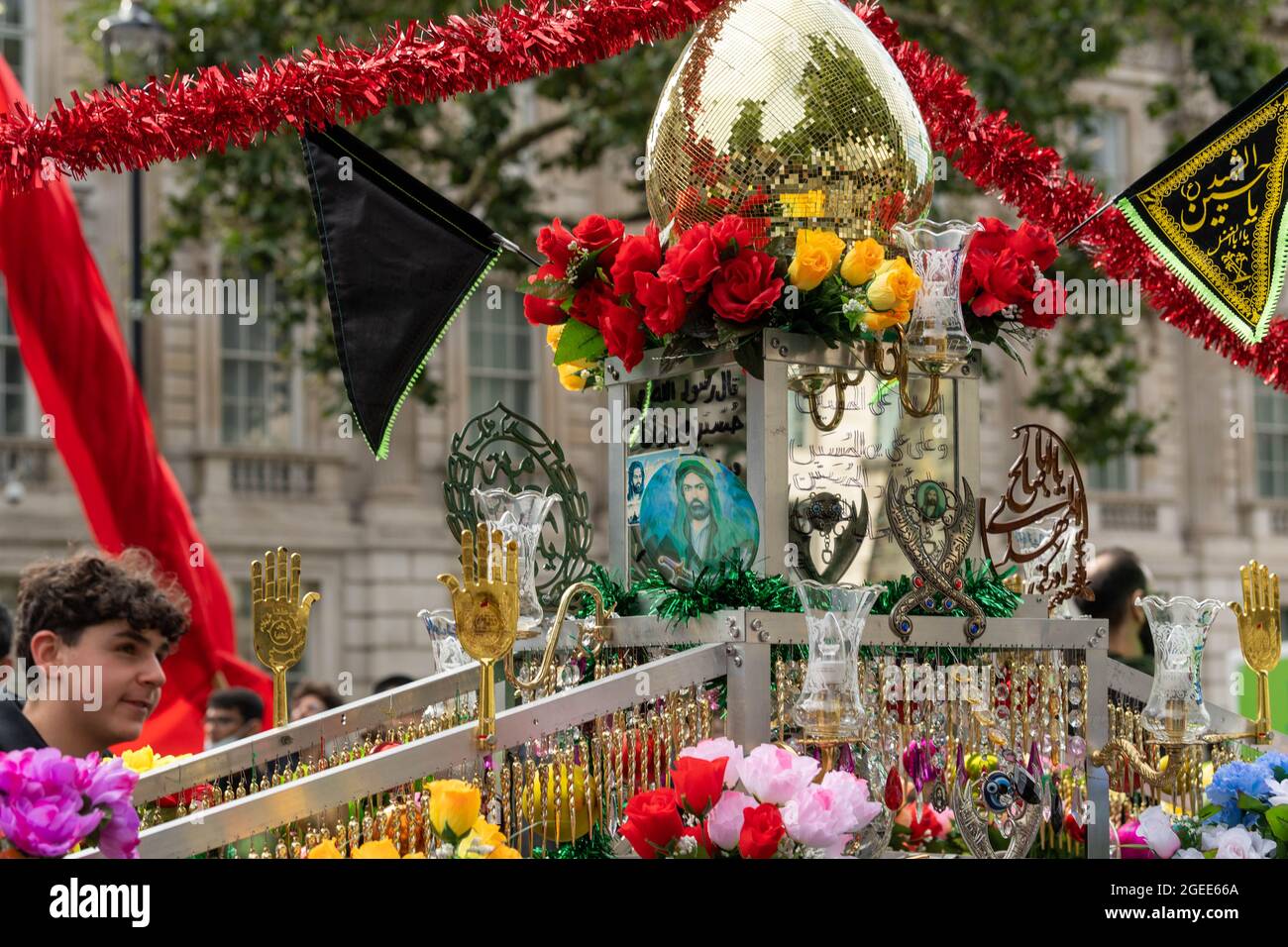 Londres, Royaume-Uni. 19 août 2021. Une grande procession religieuse commémorant la mémoire de Hussain qui était le petit-fils du prophète Mahomet. Hussain était martyrisé ce jour-là. Crédit : Ian Davidson/Alay Live News Banque D'Images