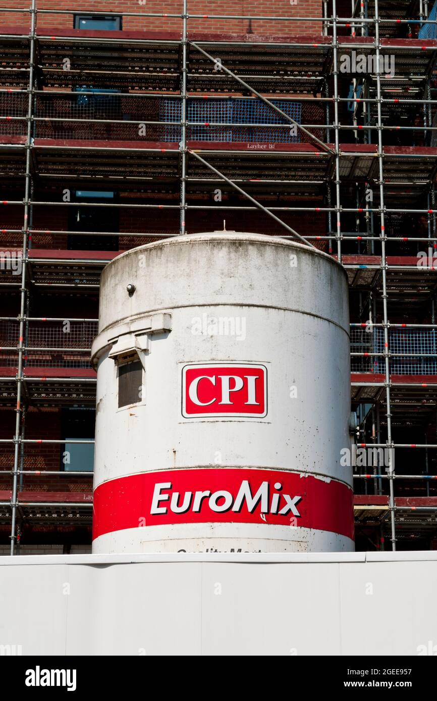 CPI mélange de ciment silo Euromix à un chantier de construction Banque D'Images