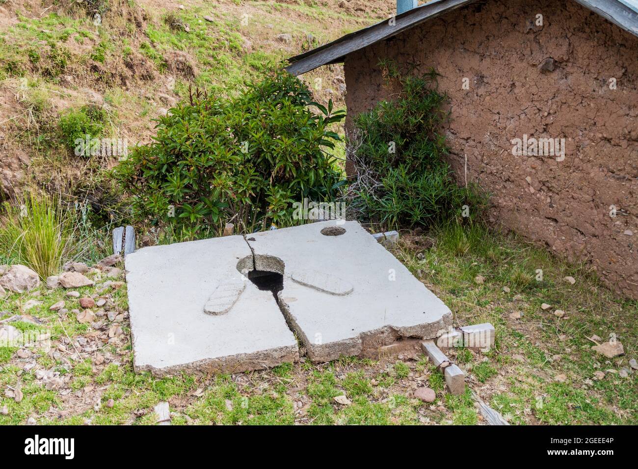 toilettes en plein air dans un village sur l'île d'Amantani dans le lac Titicaca, Pérou Banque D'Images