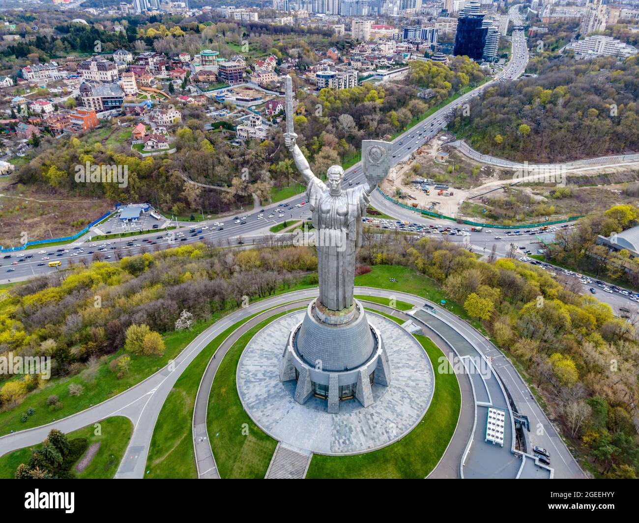 Kiev, Ukraine - 26 avril 2021: Vue aérienne du dessus par drone du Monument Motherland à Kiev, Ukraine. Banque D'Images