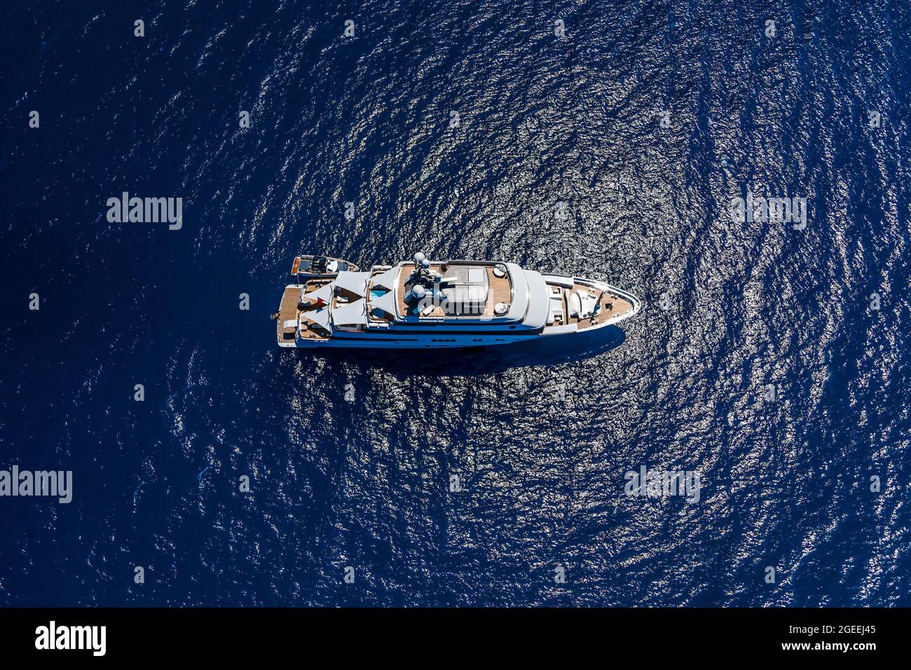 Yacht drone Banque de photographies et d'images à haute résolution - Alamy