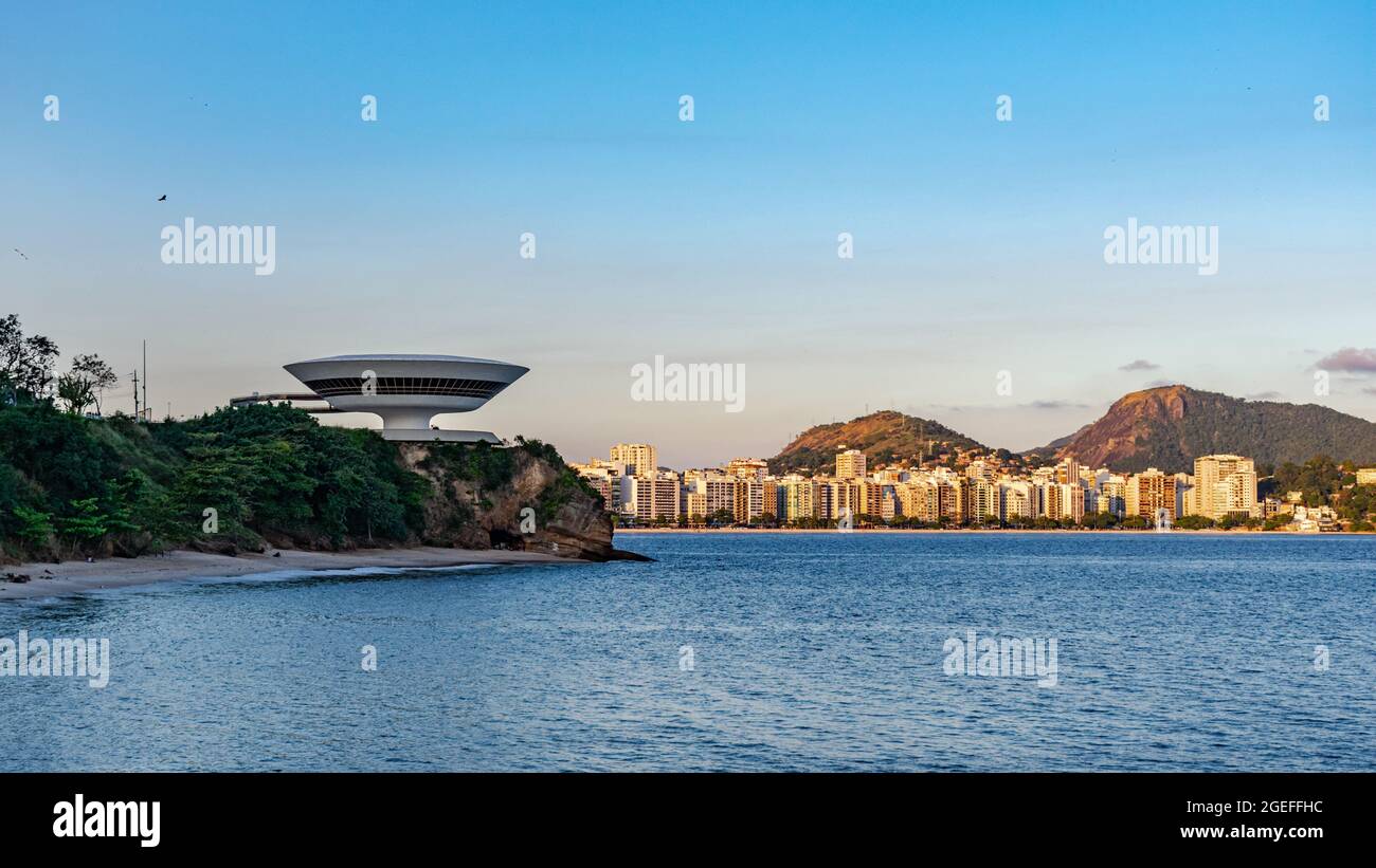 Le musée d'art contemporain de Nitreói conçu par Oscar Niemeyer Banque D'Images