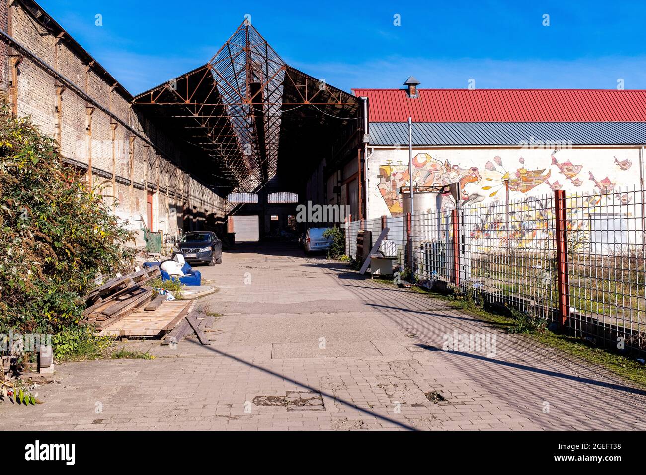 Herve, Belgique. Ancien bâtiment industriel abandonné dans le district wallon, exemple du déclin économique depuis des décennies à l'intérieur de la région. Banque D'Images