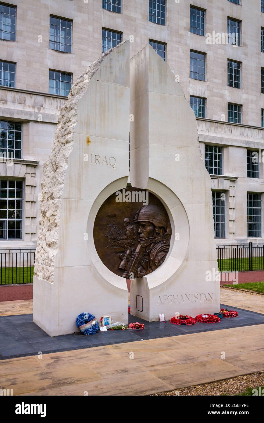 Irak et Afghanistan Memorial - Afghanistan War Memorial et Irak War Memorial London on Victoria Embankment Gardens Whitehall- sculpteur Paul Day 2017 Banque D'Images