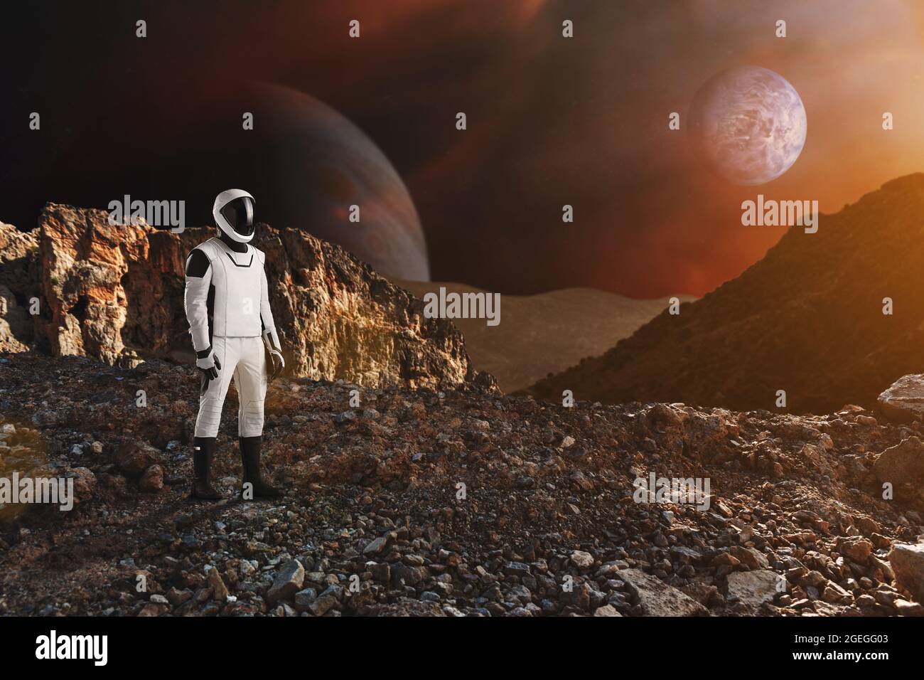 Spaceman marche sur la planète extraterrestre. Mission spatiale. Éléments de cette image fournis par la NASA. Banque D'Images