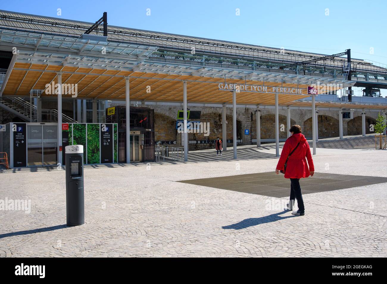 Gare Routière Perrache Rdc Centre D echange Galerie La 69002 Lyon Gare de lyon perrache Banque de photographies et d'images à haute  résolution - Alamy