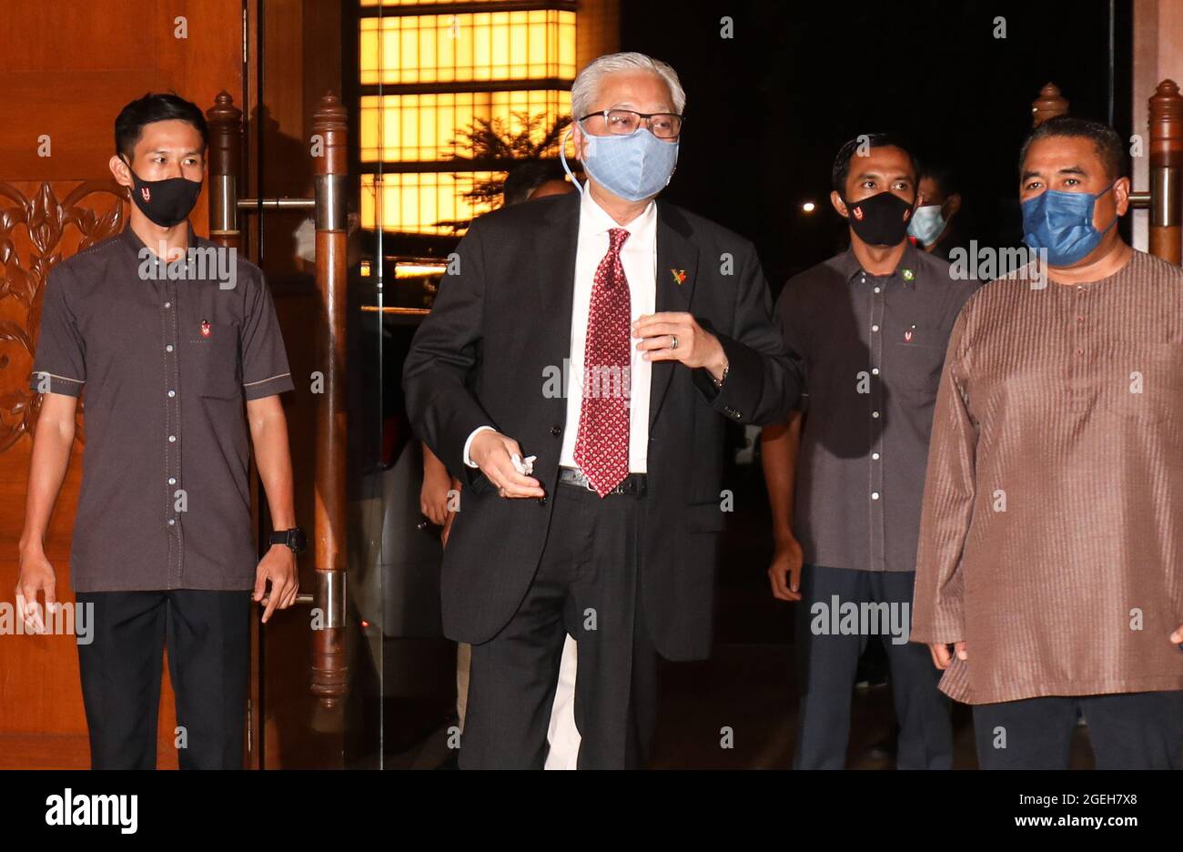 Kuala Lumpur, Kuala Lumpur, Malaisie. 20 août 2021. Le nouveau Premier ministre malaisien Ismail Sabri Yaakob (C) arrive à l'hôtel pour une réception privée à Kuala Lumpur. (Image de crédit : © Kepy/ZUMA Press Wire) Banque D'Images