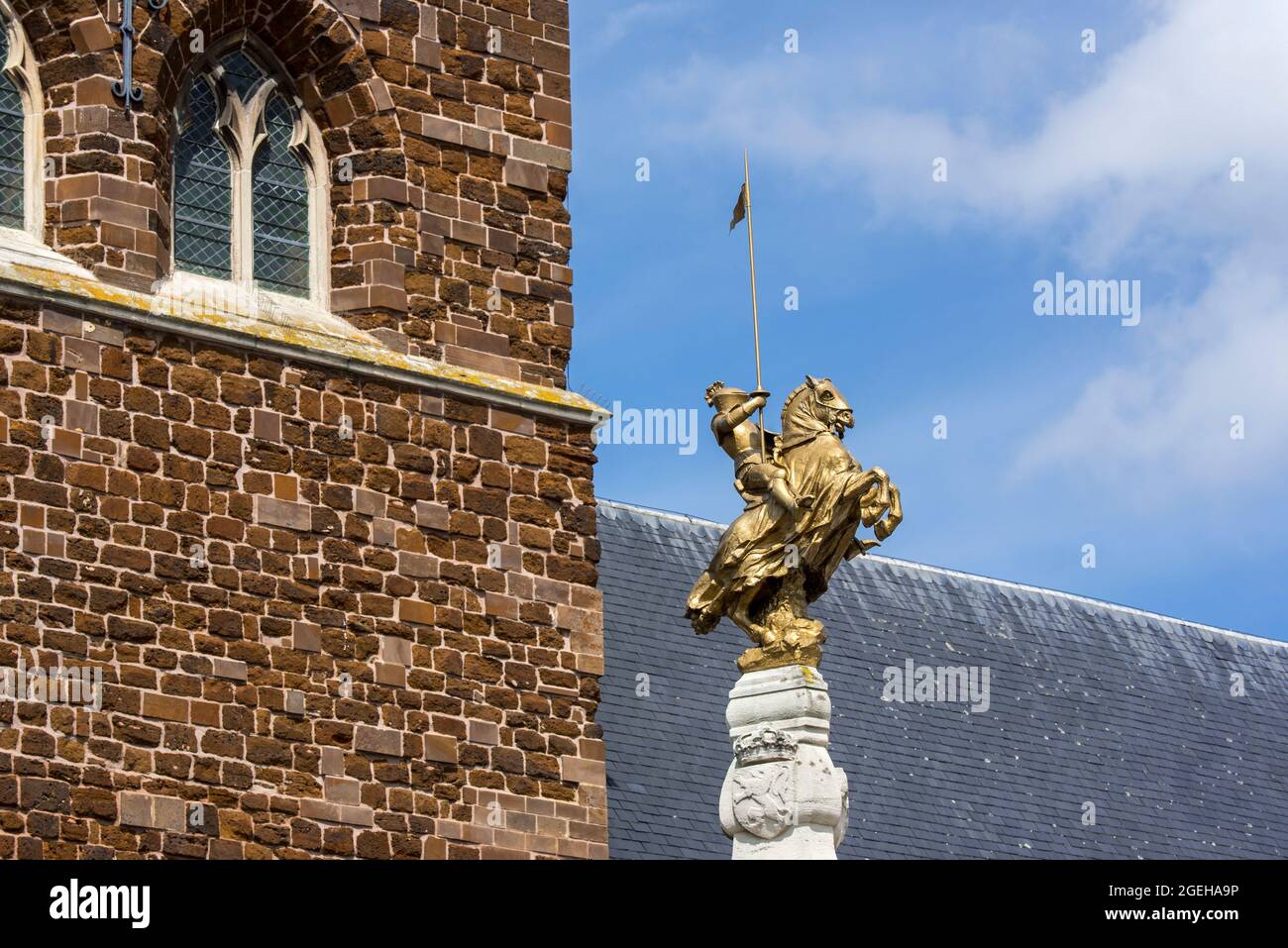Statue équestre dorée rappelant la bataille des casques d'argent / Slag der Zilveren Helmen à Halen, Limbourg, Belgique Banque D'Images