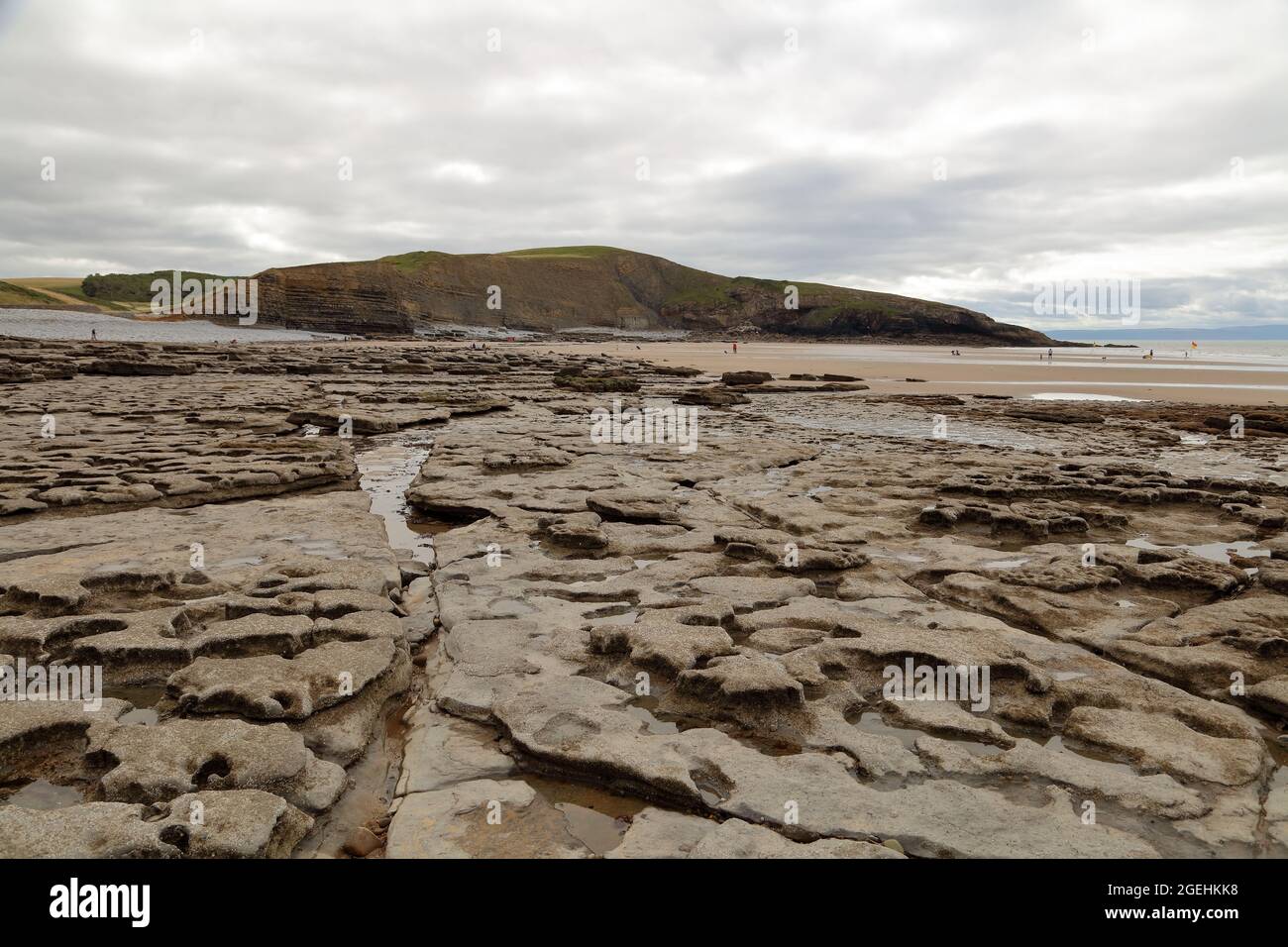 Baie de Southherndown dans la vallée de Glamourgan près de Bridgend dans le sud du pays de Galles avec sa belle plage de sable à marée basse. Banque D'Images