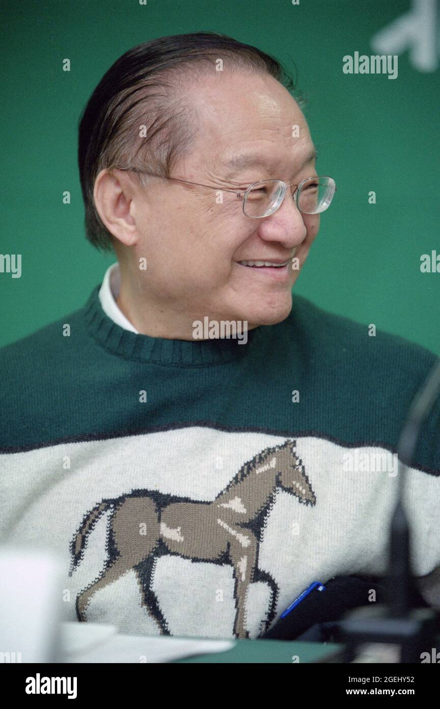 Louis Cha Leung-yung（Jin Yong）à Beijing, Chine. 2000 Banque D'Images