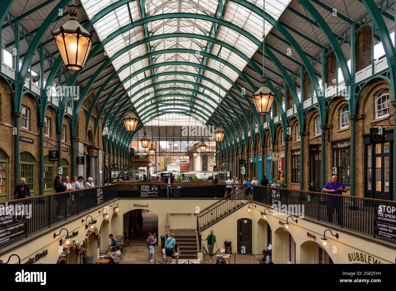 LONDON COVENT GARDEN MARCHÉ LE TOIT DE SOUTH HALL DANS LE BÂTIMENT PRINCIPAL Banque D'Images