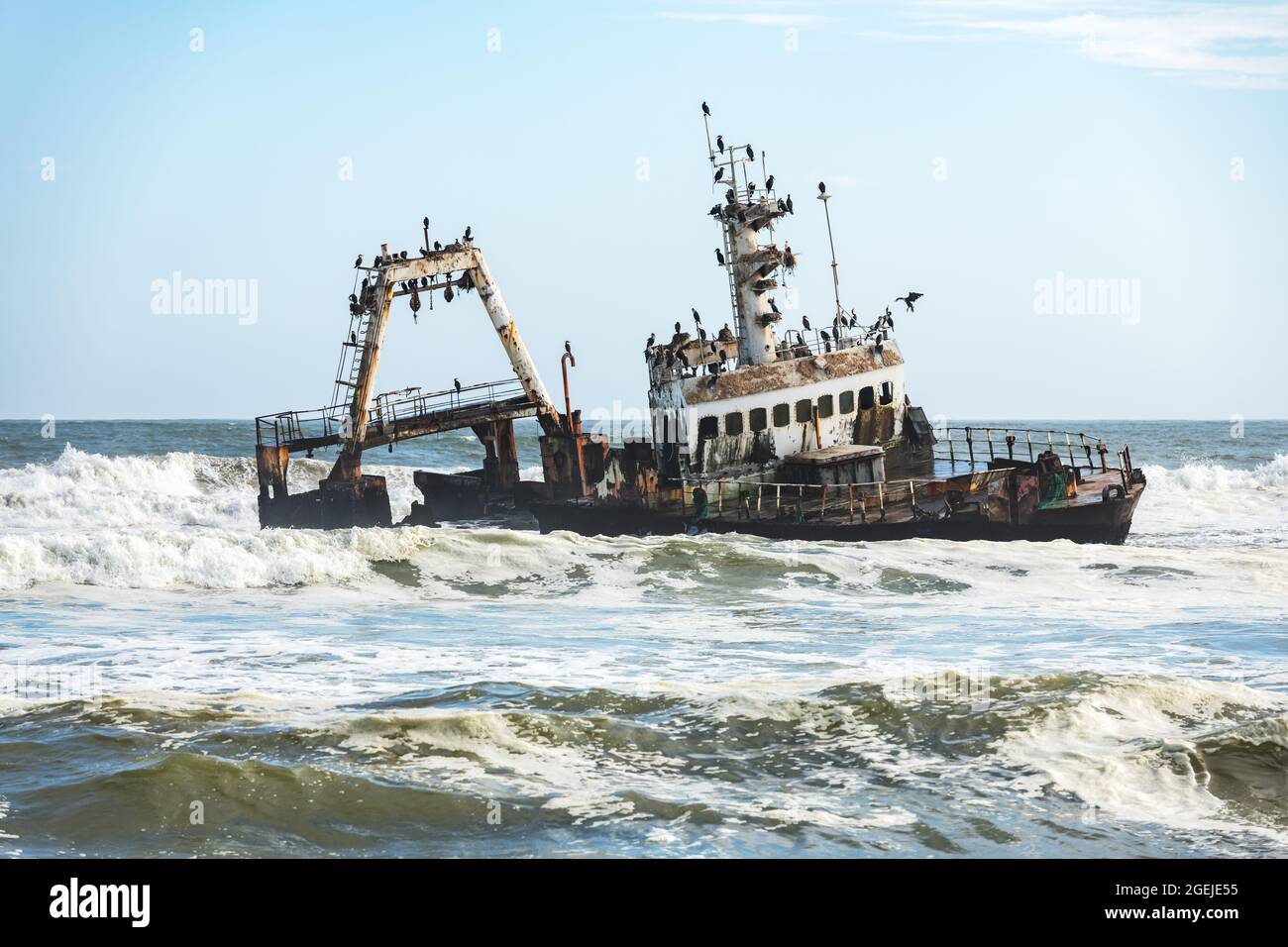 Le naufrage dans l'océan Atlantique sur la côte de Skeleton près de Swakopmund en Namibie, en Afrique. Photographie de paysage Banque D'Images