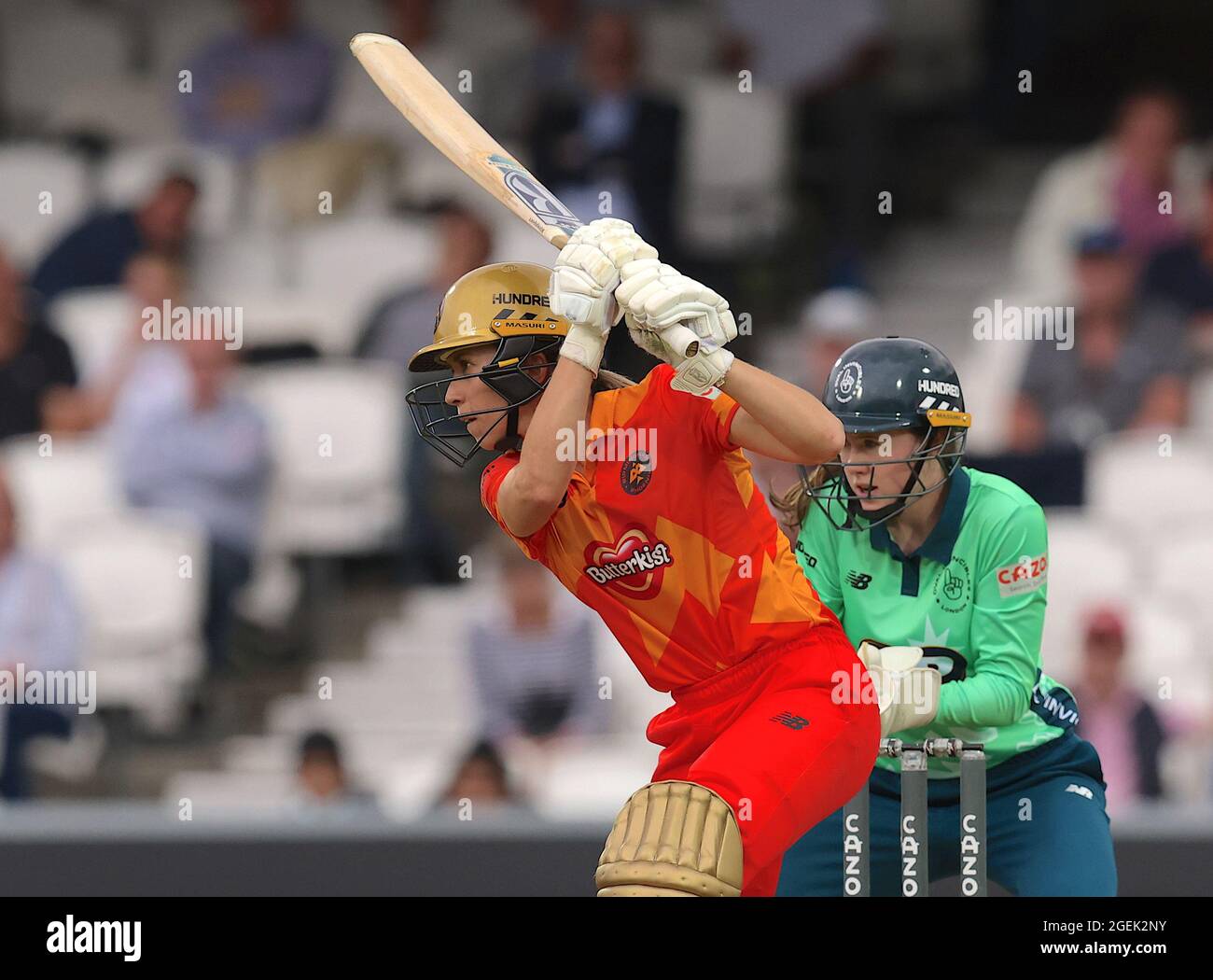 Londres, Royaume-Uni. 20 août 2021. Erin Burns, du Phoenix de Birmingham battant alors que les Invincibles ovales prennent le Phoenix de Birmingham à l'éliminateur de la compétition de cricket de cent femmes au Kia Oval. Le cent est un tout nouveau format de cricket introduit par la BCE. David Rowe/ Alamy Live News. Banque D'Images