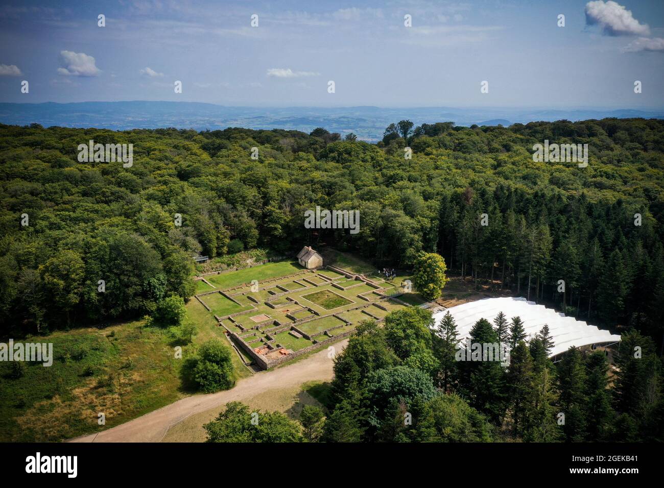 vue aérienne des fouilles archéologiques sur le mont beuvray à morvan en bourgogne en france Banque D'Images