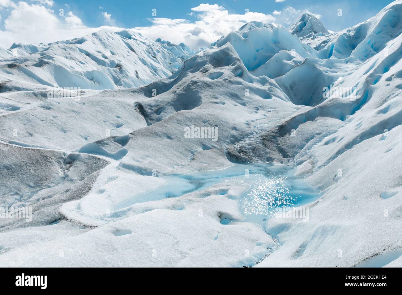 Un lac de glace fondue dans le glacier Perito Moreno Banque D'Images