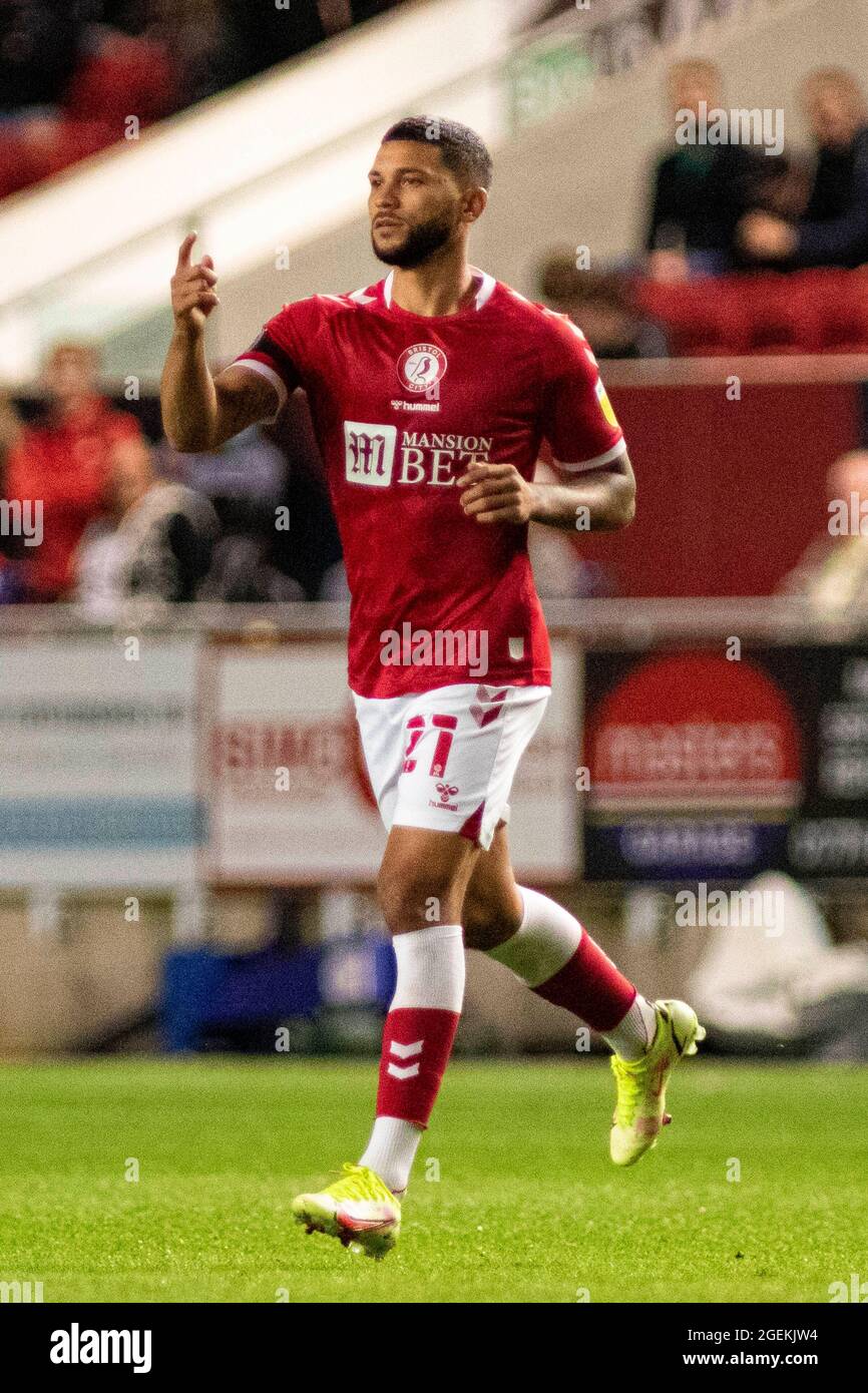 Bristol, Royaume-Uni. 20 août 2021. Nahki Wells de Bristol City en action. EFL Skybet Championship Match, Bristol City et Swansea City au stade Ashton Gate à Bristol, Avon, le vendredi 20 août 2021. Cette image ne peut être utilisée qu'à des fins éditoriales. Utilisation éditoriale uniquement, licence requise pour une utilisation commerciale. Aucune utilisation dans les Paris, les jeux ou les publications d'un seul club/ligue/joueur. photo de Lewis Mitchell/Andrew Orchard sports Photography/Alamy Live News crédit: Andrew Orchard sports Photography/Alamy Live News Banque D'Images