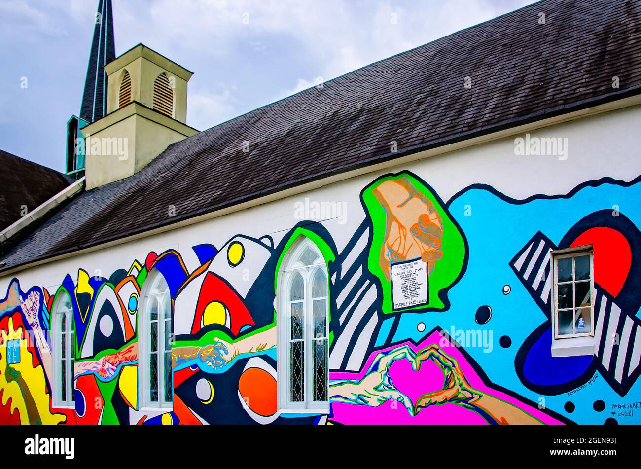 Une fresque à l’église presbytérienne centrale met en lumière la mission de l’église d’amour, de service, d’acceptation et d’espoir, le 14 août, 2021, dans Mobile, Alabama. Banque D'Images