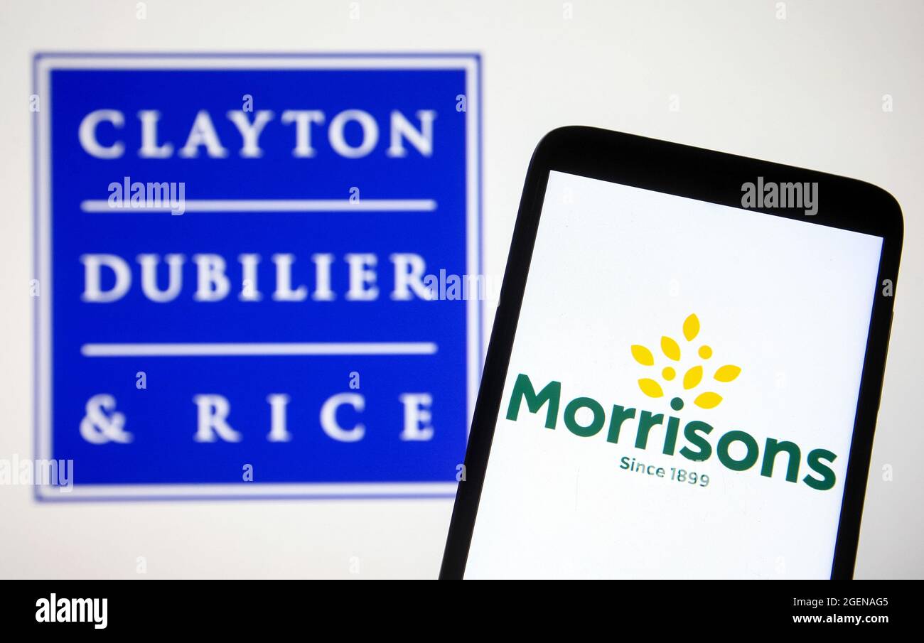 Ukraine. 20 août 2021. Dans cette illustration, le logo Morrisons est visible sur l'écran d'un smartphone et le logo Clayton, Dubilier & Rice (CD&R) est affiché en arrière-plan. Crédit : SOPA Images Limited/Alamy Live News Banque D'Images