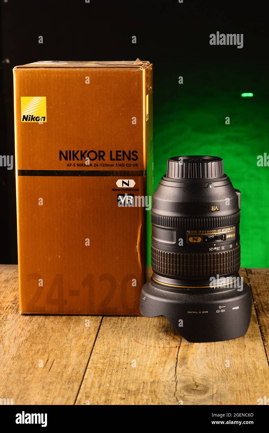 Nikon super zoom objectif 14-24mm en studio Banque D'Images