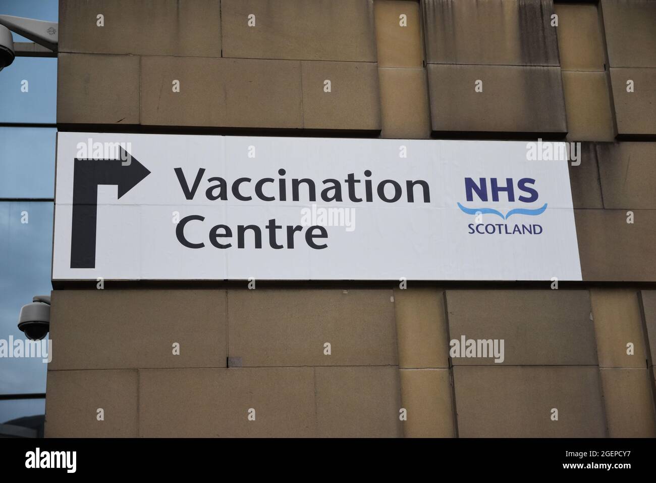 Centre de vaccination du NHS en Écosse avec flèche sur le mur. Prise à l'EICC à Édimbourg. Banque D'Images