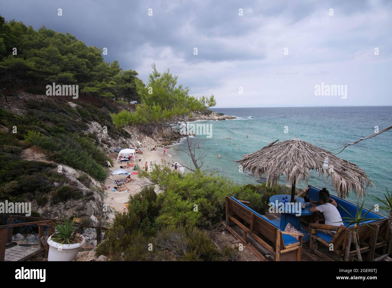 Halkidiki, Grèce - 19 août 2021 : la petite plage de Kavourotypes à Chalkidiki en Grèce Banque D'Images