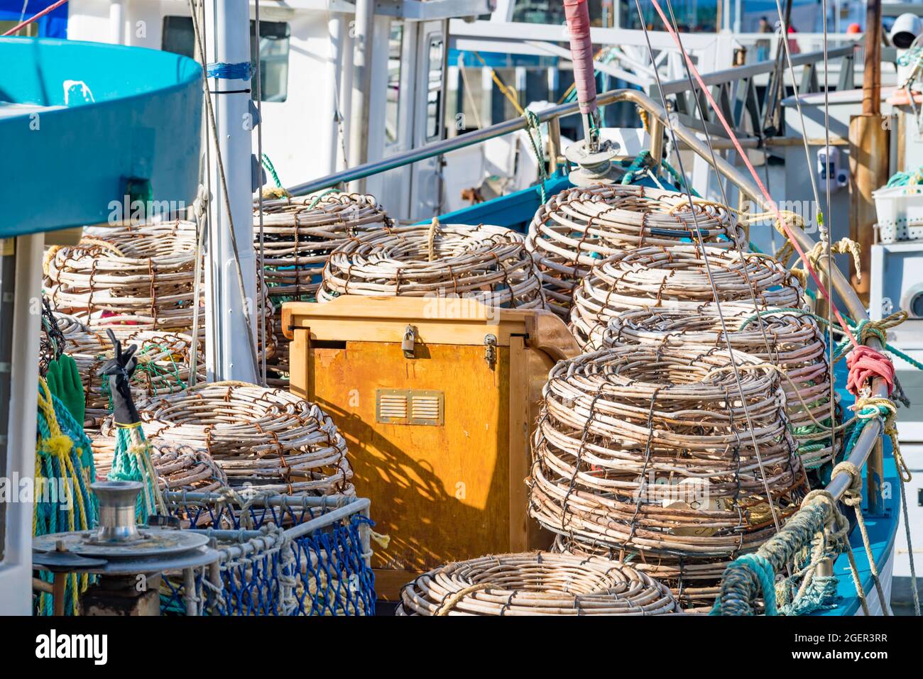Pots à homard et bateaux de pêche à Constitution Dock à Hobart, Tasmanie, Australie. L'industrie de la pêche au homard a souffert de l'interdiction commerciale de la Chine Banque D'Images