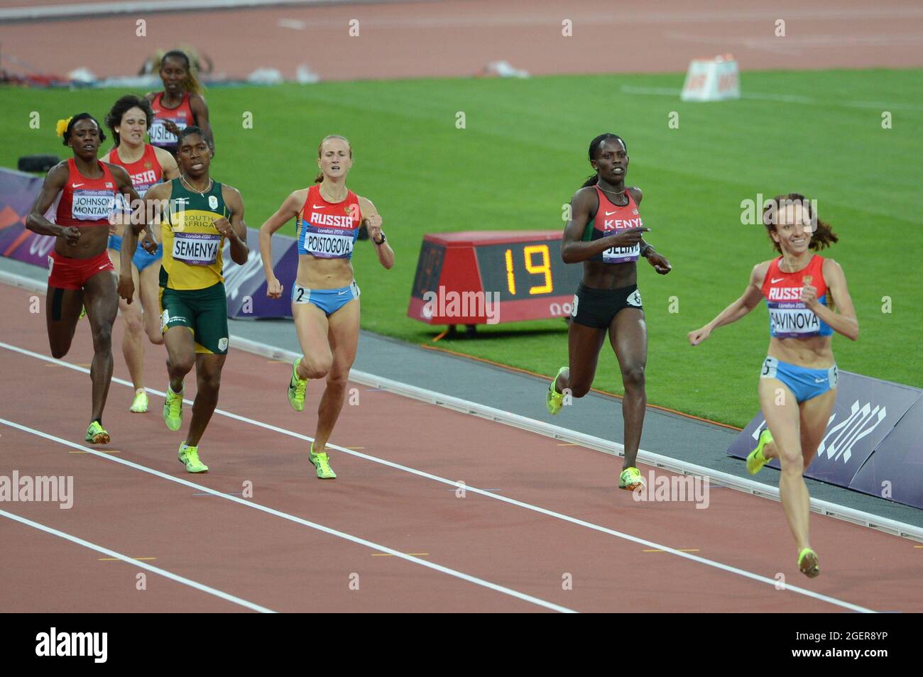 Mariya Savinova (plus tard disqualifiée) remporte le 800m féminin lors de la dernière nuit d'Athlétisme au stade olympique, 11 août 2012 Banque D'Images