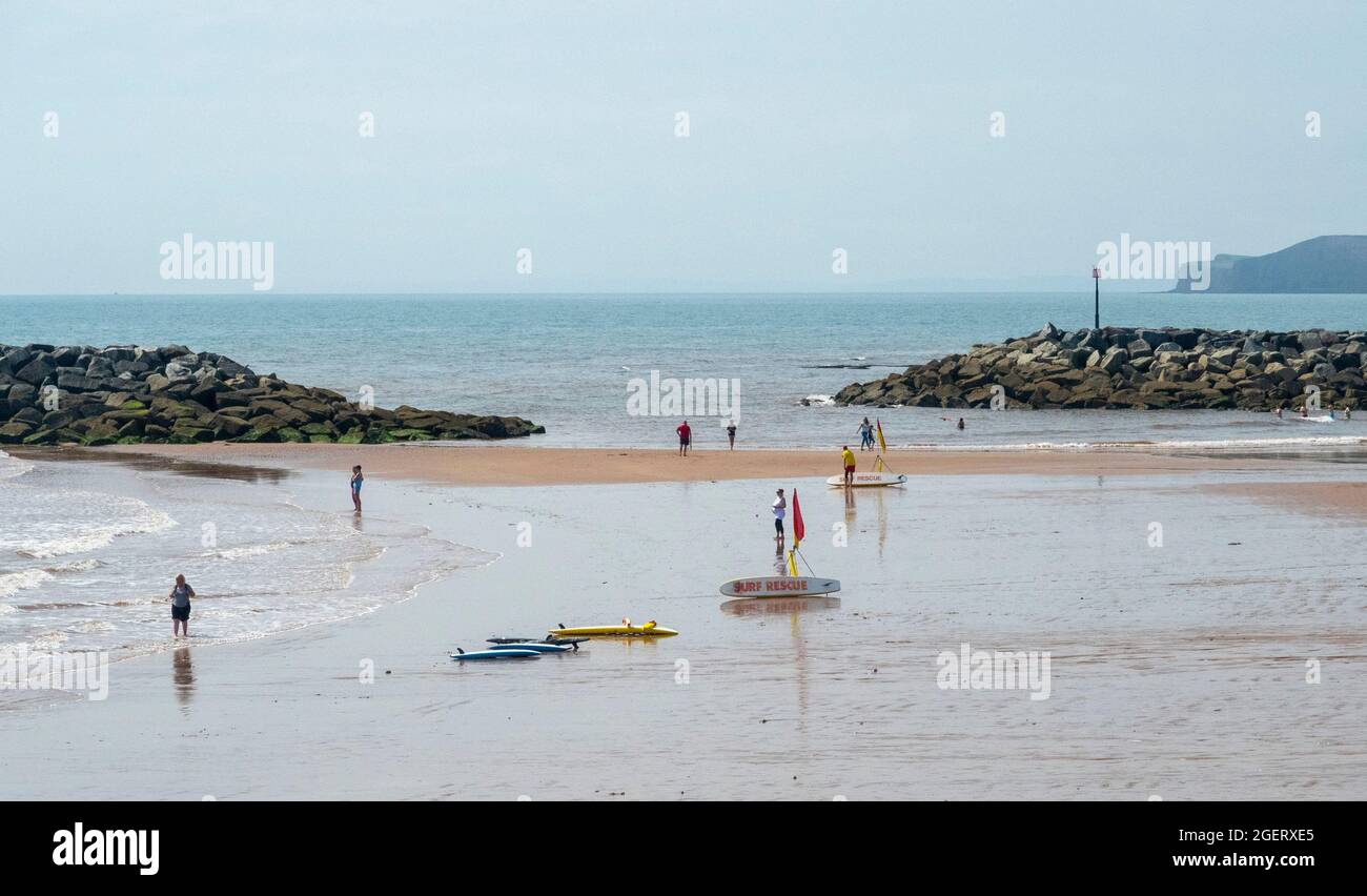 Surf Rescue opérant sur la plage à Sidmouth, Devon, Royaume-Uni. Banque D'Images Surf Rescue opérant sur la plage à Sidmouth, Devon, Royaume-Uni. Banque D'Images