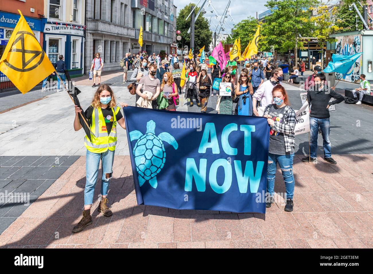 Cork, Irlande. 21 août 2021. Un petit groupe d'environ 60 manifestants de la rébellion des extinction se sont réunis aujourd'hui sur le Grand Parade pour souligner la nécessité d'une « action immédiate et équitable pour la neutralité carbone ». Après un certain nombre de discours, le groupe a marché le long de South Mall et de Patrick Street avant de se diviser en groupes de discussion à Grand Parade. Crédit : AG News/Alay Live News Banque D'Images