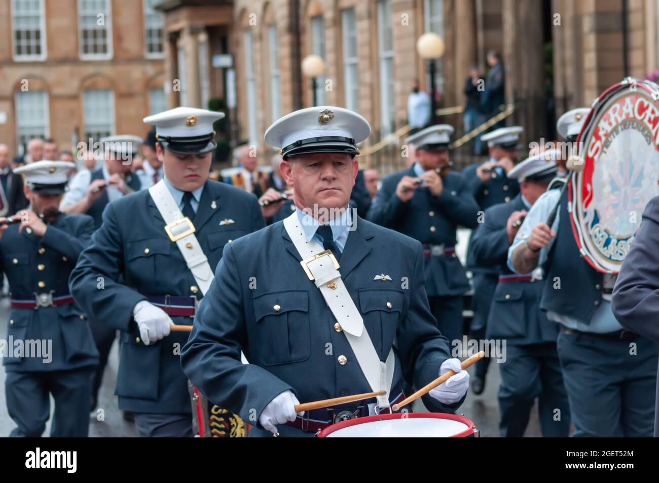 Glasgow, Écosse, Royaume-Uni. 21 août 2021. Les membres qui participent à la ville de Glasgow CAMPSIE Branch Club Apprentice Boys of Derry procession à travers les rues de la ville, y compris la pose d'une couronne au Cenotaph sur la place George. Credit: SKULLY/Alay Live News Banque D'Images