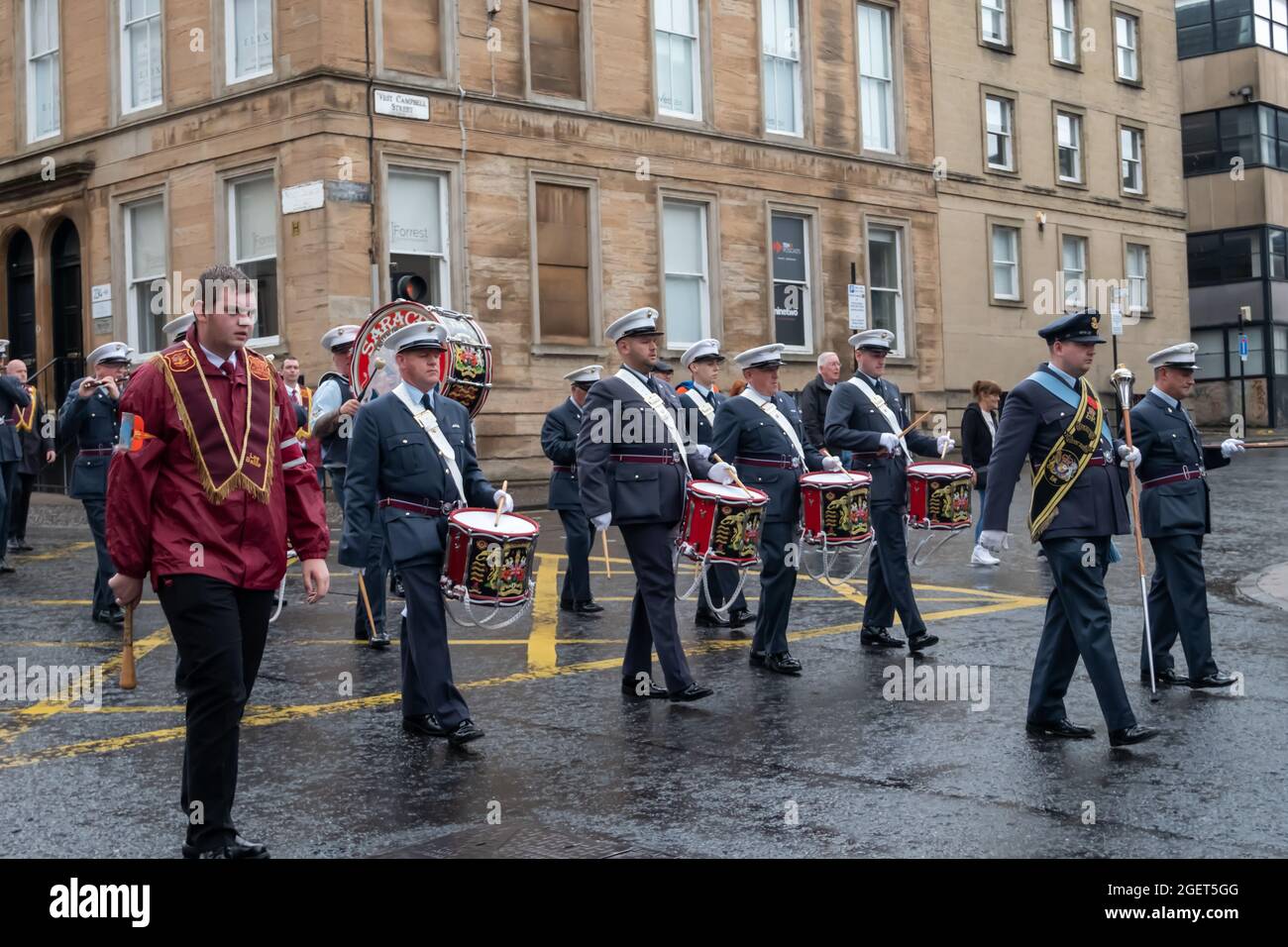 Glasgow, Écosse, Royaume-Uni. 21 août 2021. Les membres qui participent à la ville de Glasgow CAMPSIE Branch Club Apprentice Boys of Derry procession à travers les rues de la ville, y compris la pose d'une couronne au Cenotaph sur la place George. Credit: SKULLY/Alay Live News Banque D'Images