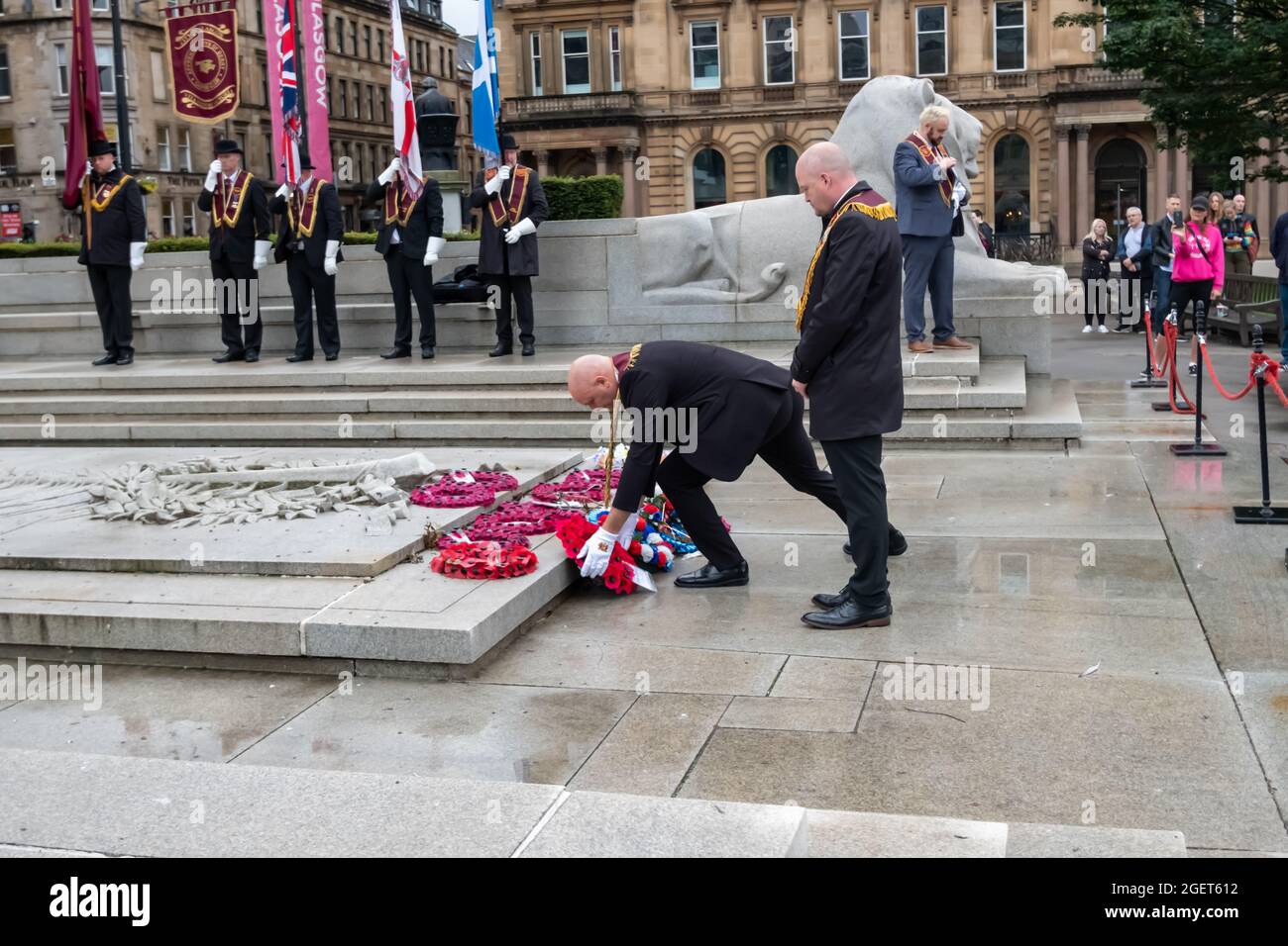 Glasgow, Écosse, Royaume-Uni. 21 août 2021. Les membres qui participent à la ville de Glasgow CAMPSIE Branch Club Apprentice Boys of Derry procession à travers les rues de la ville, y compris la pose d'une couronne au Cenotaph sur la place George. Credit: SKULLY/Alay Live News Banque D'Images