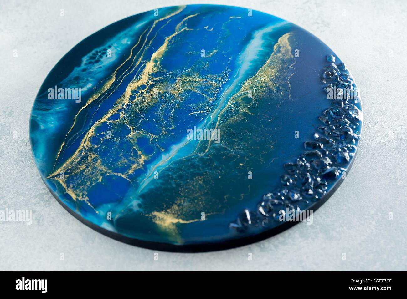 Peinture d'art en résine. Composition d'art époxy avec des couleurs bleues et de la pierre Banque D'Images