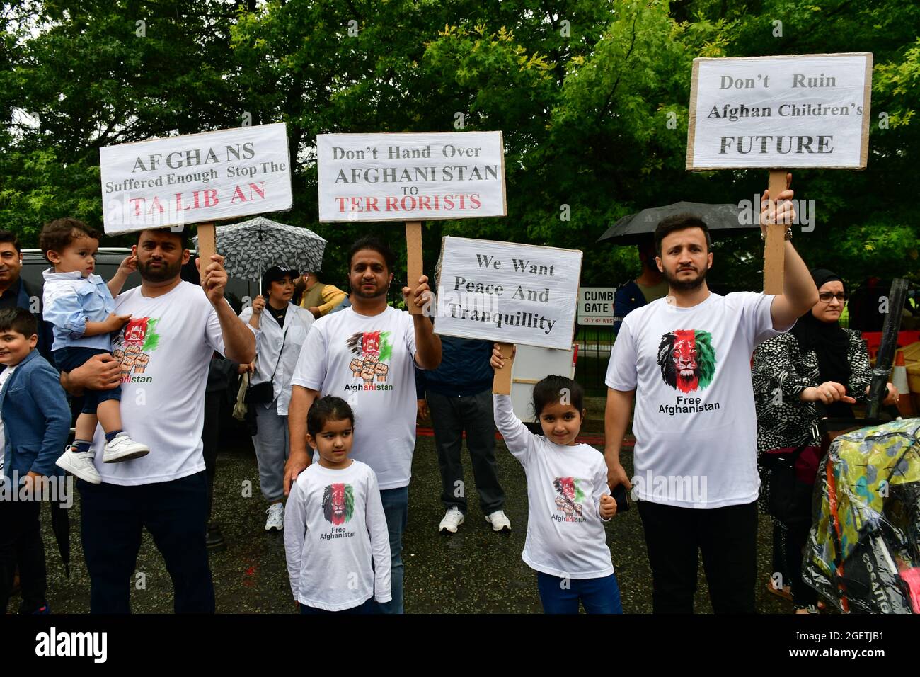 Marble Arch, Londres, Royaume-Uni. 2021-08-21. Des centaines de jeunes Afghans à Londres marchent en solidarité avec l'Afghanistan - Arrêtez la guerre par procuration. L'Afghanistan veut la paix. J'espère que les Afghans s'uniront et construisent un nouvel Afghanistan, ne laissez pas les envahisseurs « se démener et régner » perdre à nouveau la guerre contre le parti de la victoire des Afghans Afghanistan. Crédit : Picture Capital/Alamy Live News Banque D'Images